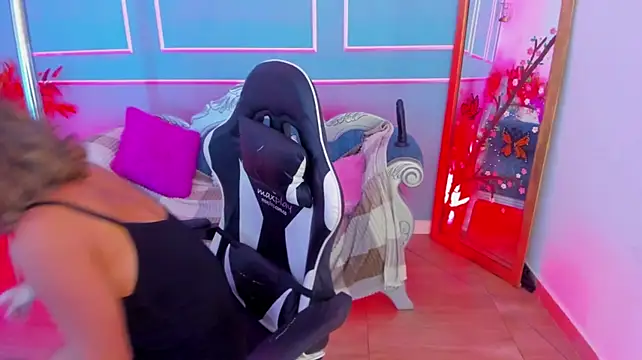 Divina_Madrid live cam on StripChat