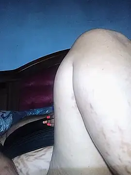 OCEANSQUITERXXX live cam on StripChat
