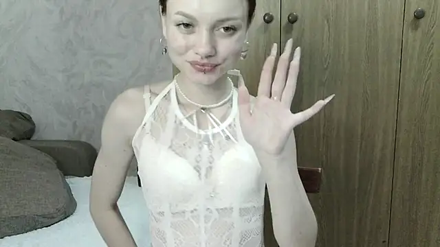 Lola_SweetGlow live cam on StripChat