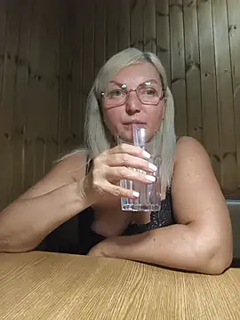 White-Chocolatte live cam on StripChat