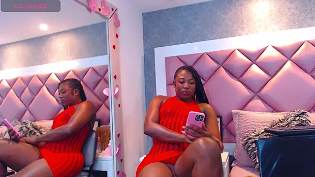Thegreatonelady live cam on StripChat