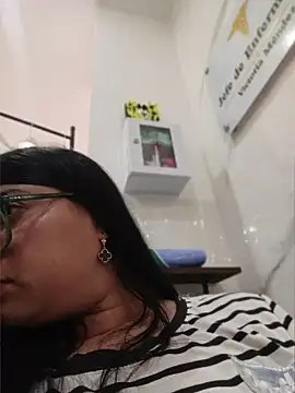 SOFI__10 live cam on StripChat