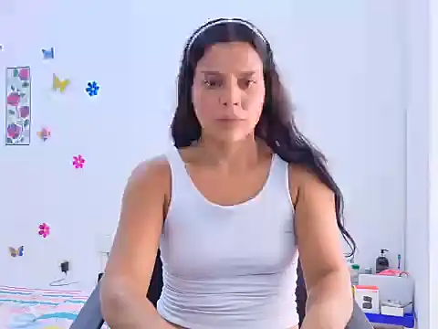 MiaBellefort live cam on StripChat