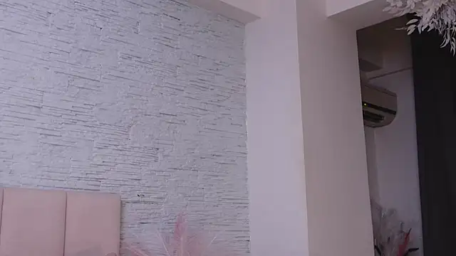InesBrillante live cam on StripChat