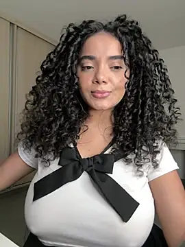 Curlyierr live cam