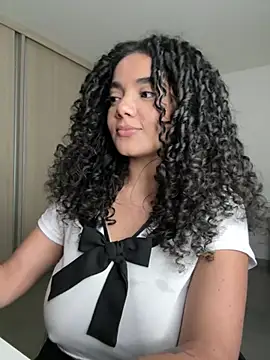 Curlyierr live cam