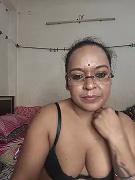 naughtymia06 live cam on StripChat