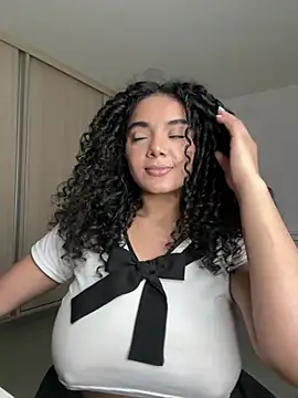 Curlyierr live cam