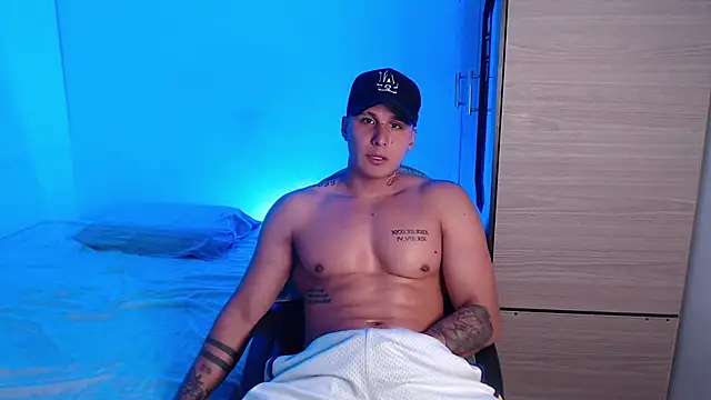 valentinosex1 live cam on StripChat