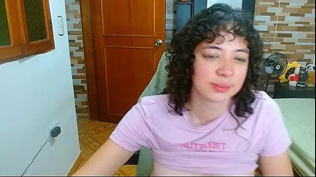 sajecrismaa live cam on StripChat