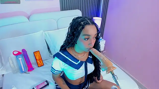 Clawdeen__wolf live cam on StripChat
