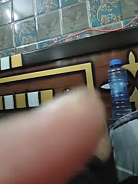 BeardKingoBack live cam on StripChat