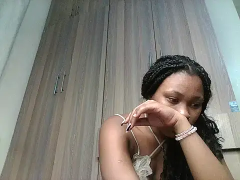 Juicyy_afriq live cam on StripChat