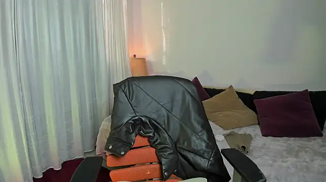 EdelineEvans live cam on StripChat