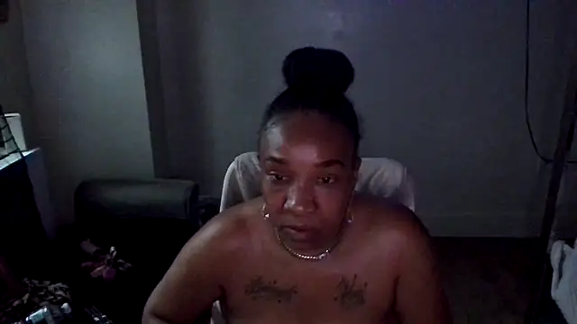 mzpretty444 live cam on StripChat