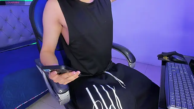 SamBlack_ live cam on StripChat