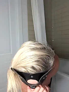 elle_milfa (F milf) - Dildo in pussy in doggy