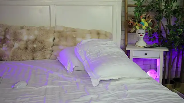 emillybronte (F young) - nipples play