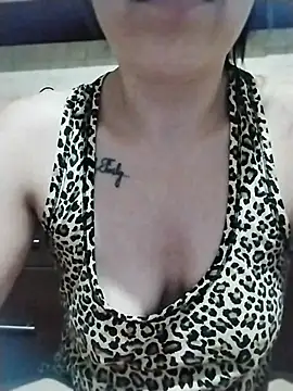 Honeytrap369 live cam on StripChat