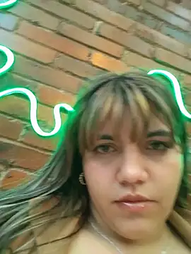 ivy_enjoy (F young) - Oil my tits in public