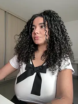 Curlyierr live cam