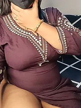 ssiya- (F young) - Ice cubes on boobs