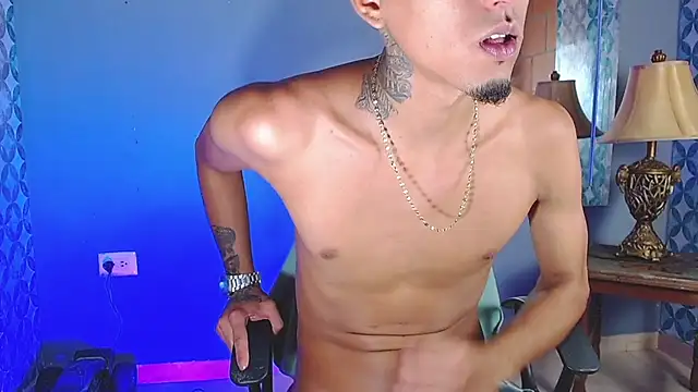 Liam_lee live cam on StripChat