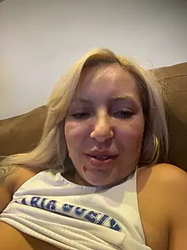 Juuhschmitt live cam on StripChat