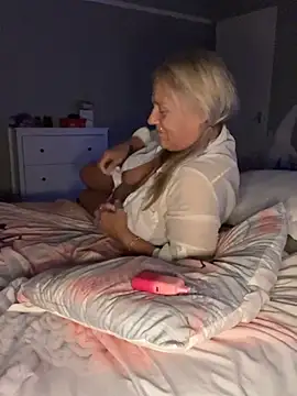 Blondnboujee53