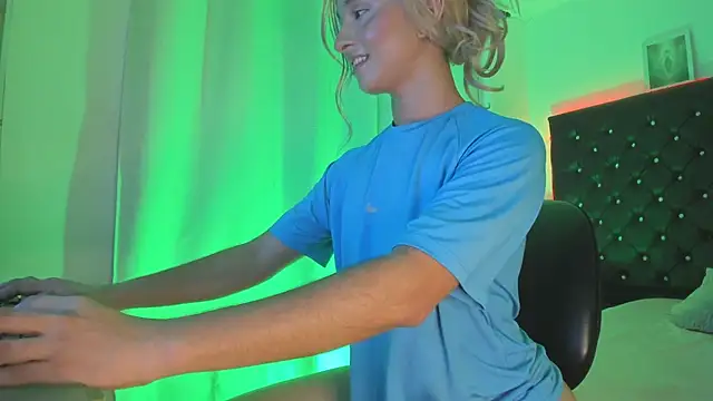 BellaRoge live cam on StripChat