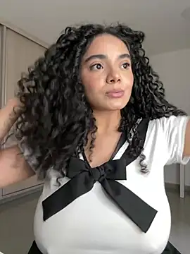 Curlyierr live cam