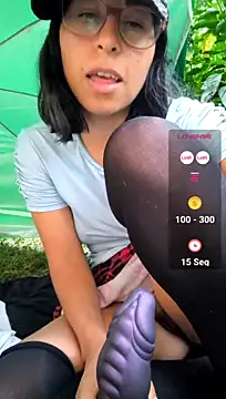 MirandaSingle live cam on StripChat