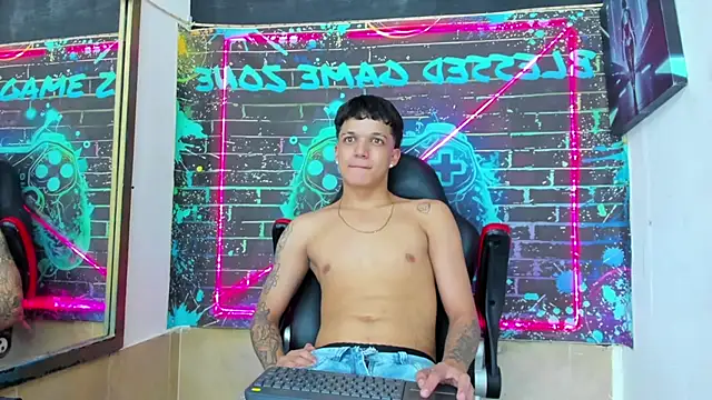 Apolo_Blessed live cam on StripChat