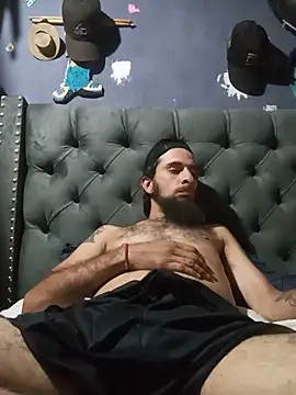 Hairy_mannn2 live cam on StripChat