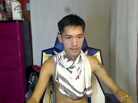 riks_tyler (Ask my age) - get me naked and make me cum!!
