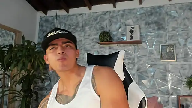 elliot_colton live cam on StripChat