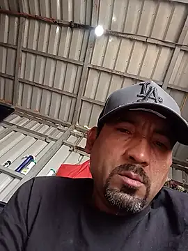 Ernesthot82 live cam on StripChat