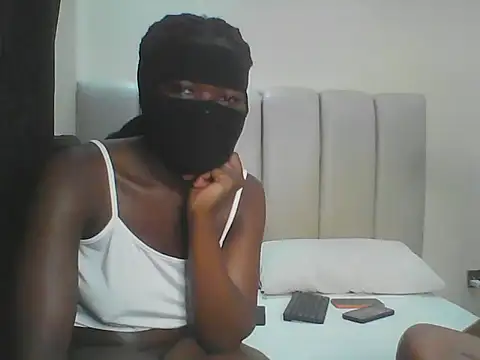 Honey_Baybee live cam on StripChat