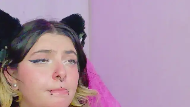 Sachi_Meow live cam on StripChat