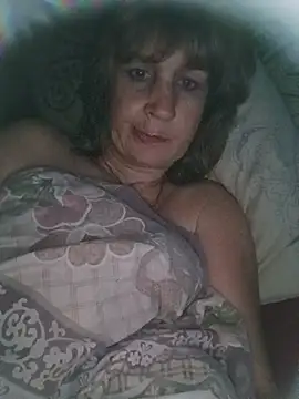 Laura_Kiss live cam on StripChat