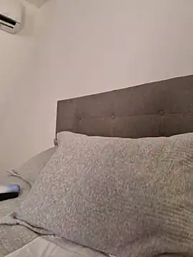 VelvetCurls live cam on StripChat