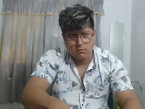 sharly14 live cam on StripChat