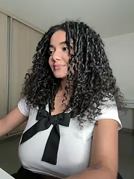 Curlyierr live cam