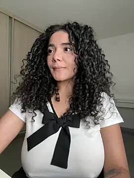 Curlyierr live cam