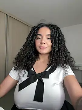 Curlyierr live cam