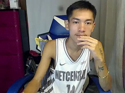 riks_tyler (Ask my age) - get me naked and make me cum!!