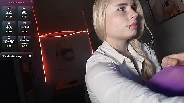 PieraMarch live cam on StripChat