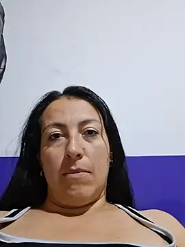 Lauryn_Jones live cam on StripChat