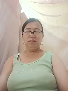 Chilly-wet live cam on StripChat