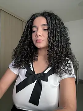 Curlyierr live cam